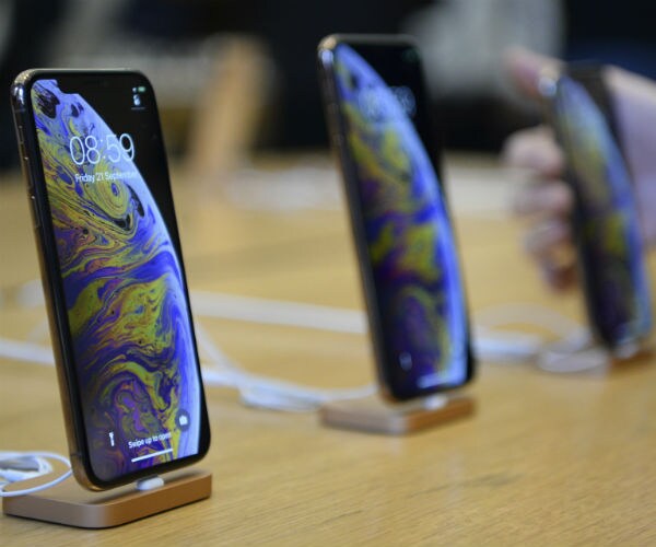 Apple, Foxconn Broke a Chinese Labor Law for IPhone Production