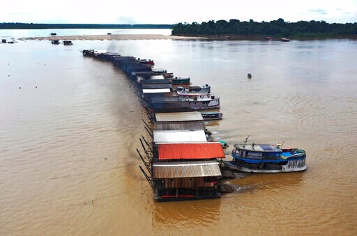 Big Flotilla of Illegal Gold Miners Splits up in Brazil