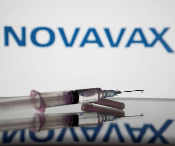 Novavax Shares Jump as FDA Panel Backs COVID Vaccine 