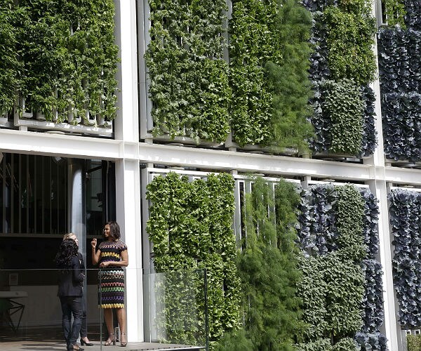 US Showpiece at World's Fair Leaves a Legacy of Unpaid Bills