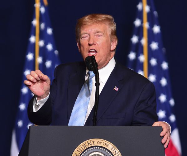 Trump Tweets 'Notification' to Congress of Attack on Iran If it Retaliates