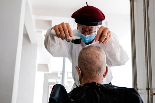 Volunteers Spend Sundays to Help Singapore's Less Fortunate