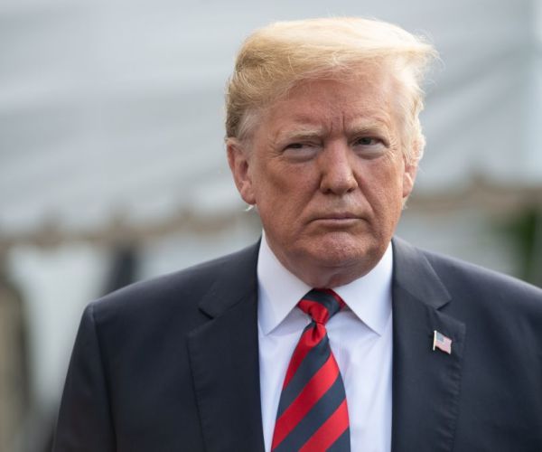 Trump to Meet with Top Trade Advisers on Activation of China Tariffs - Source