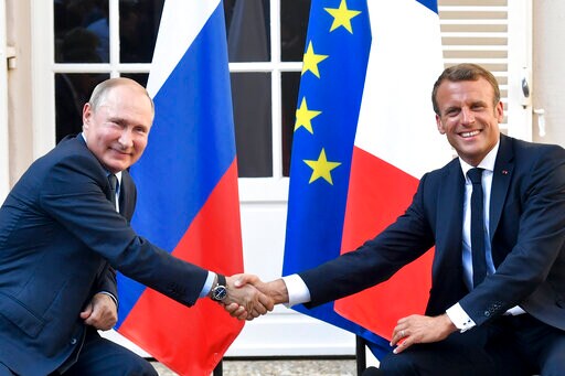 Macron Heads to Moscow to Help East Tensions over Ukraine