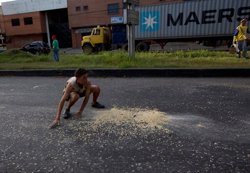 Venezuelans 'loot to Eat' amid Economic Tailspin