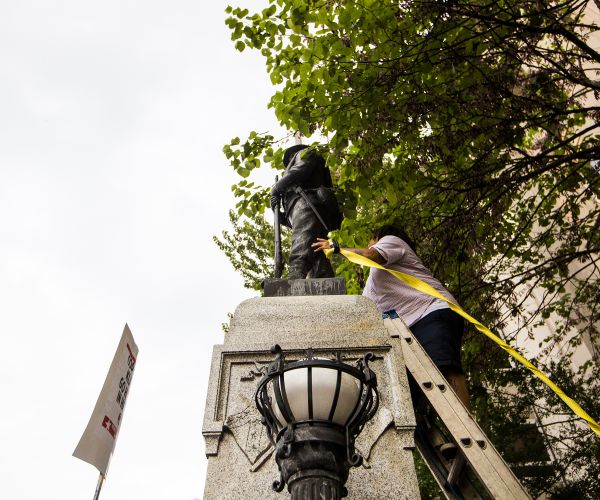Alt-Left Pull Down Confederate Durham Statue