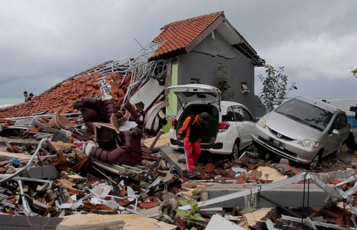 Doctors, Rescuers Work in Tsunami-struck Indonesian Areas