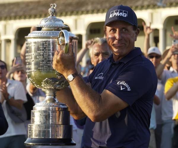 Ageless Wonder Mickelson Wins PGA to Be Oldest Major Champ