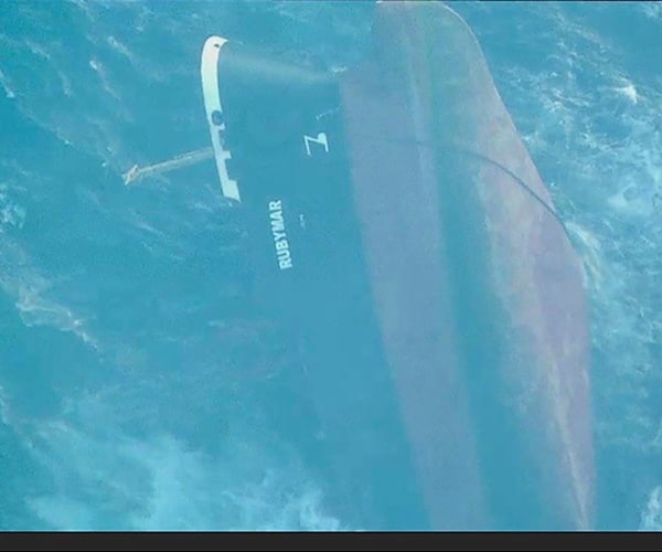 Hundreds of Ships Drop Anchor in Middle East Gulf, Data Shows