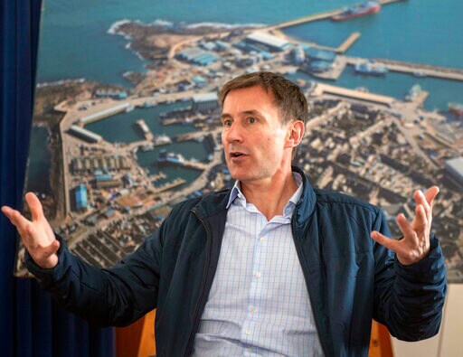 Hunt Steps up Attacks in UK Leadership Contest