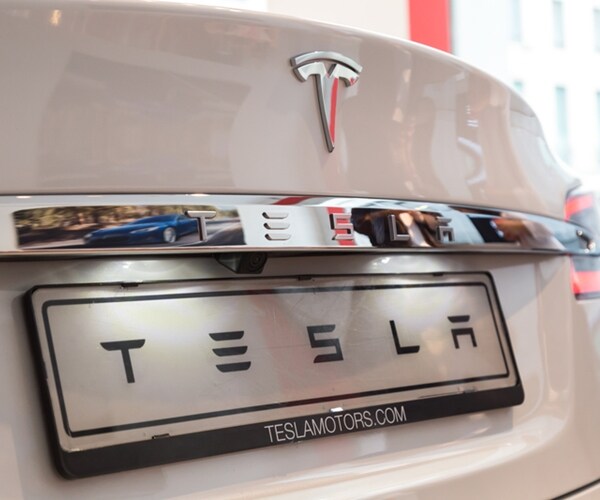 Tesla Secures More Than $1.4 Billion in Financing From China