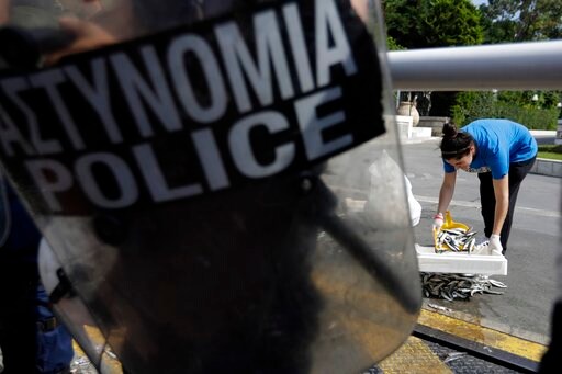Greek Anti-austerity Protesters Pelt Police with Fish