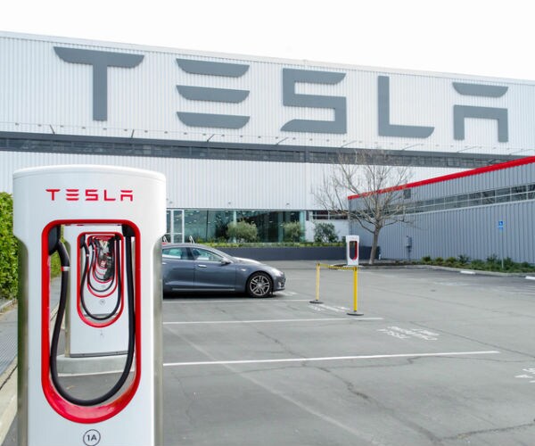 ISS: Tesla Shareholders Should Back SolarCity Merger