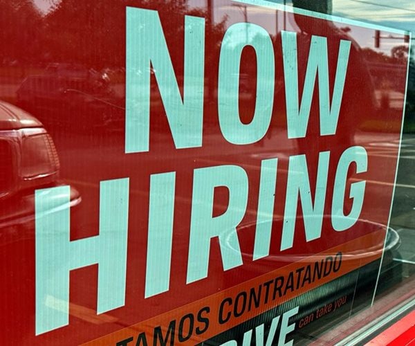 US Adds Strong 178K Jobs, Unemployment Falls to 4.3%
