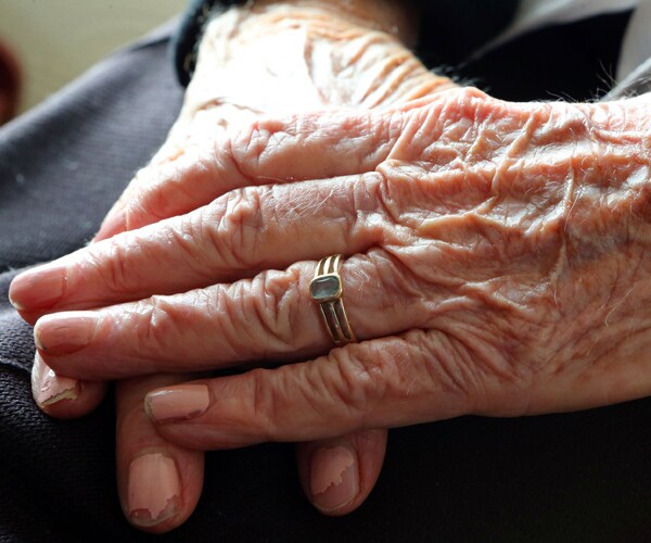 New Alzheimer's Drug Aducanumab Clears Plaque, Slows Decline