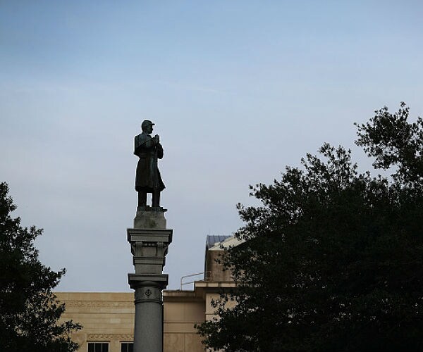 New York Times: Put Divisive Monuments in Taiwan-Style Park