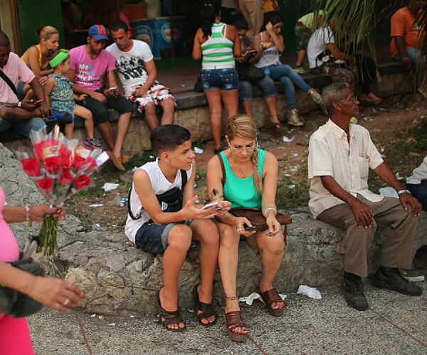 Rare Poll Finds Cuban Citizens Favor Better US Relations