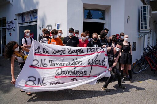 Gorilla Tactics: Berlin Delivery Riders Take on $1B Startup