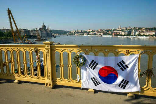 Sunken Danube Tour Boat Unlikely to be Raised before Tuesday