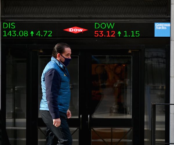 Stocks Pare Drop as Senate Moves to Avert Shutdown