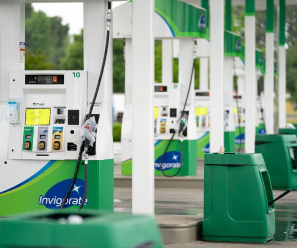 US Gasoline Shortage Eases, but Pumps Dry in Some Areas