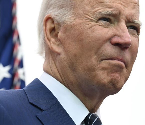 Bloomberg Economics Forecasts Recession Probability at 100%