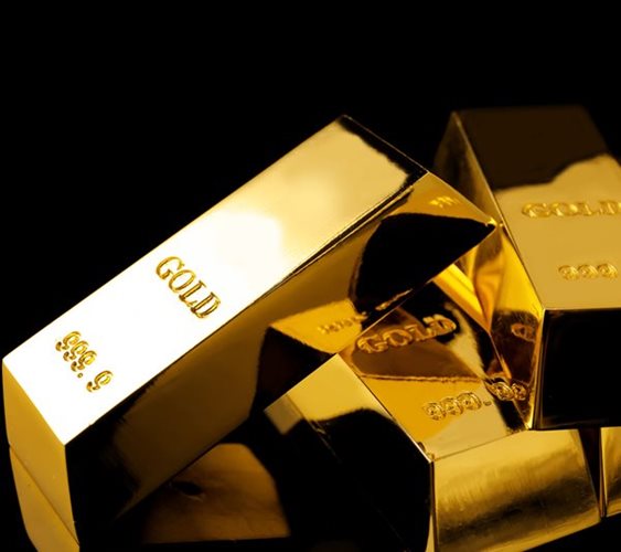 Gold Near One-Year High as Fed Seen Pausing Rates