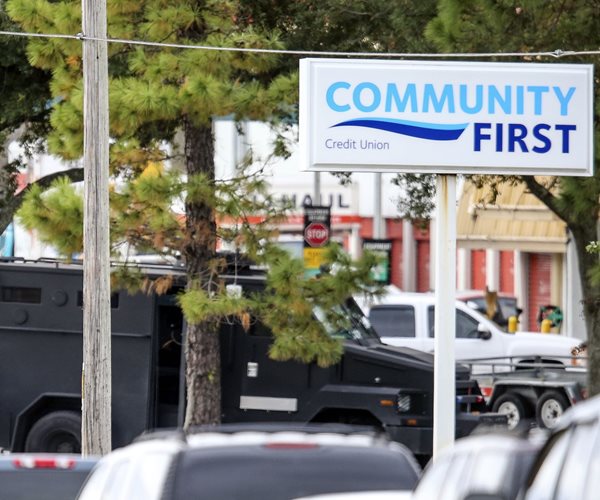 SWAT Team Rescues Florida Bank Robbery Hostages