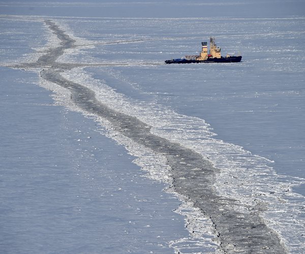 Russia Ahead of US in Arctic Military Race 