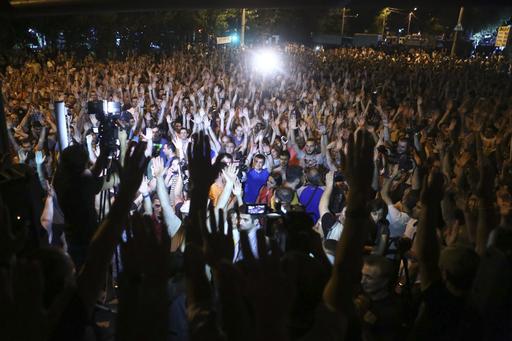 4 Police Hostages Released in Armenia; Standoff Continues