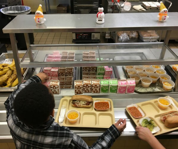 Dana Woldow, Crusader for Healthy School Lunches, Dies at 65