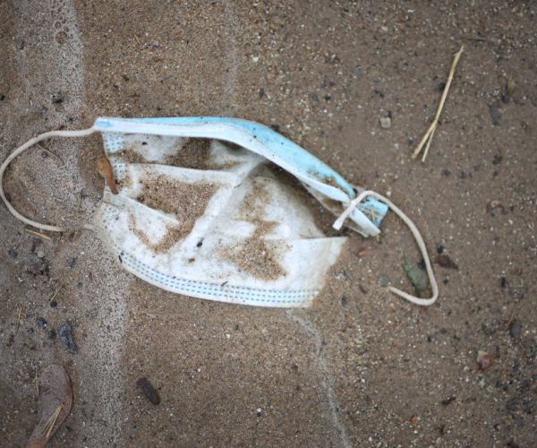 Café Charges Mask-Wearers Extra Fee