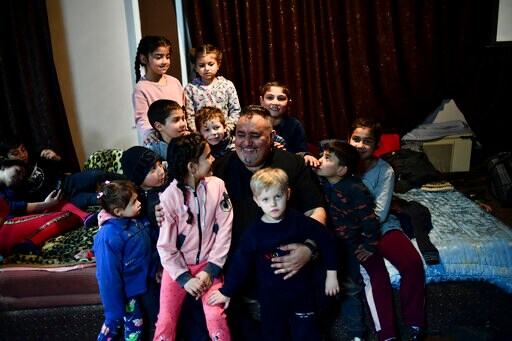 Hungarian Pastor Steps up to Help Large Roma Refugee Family