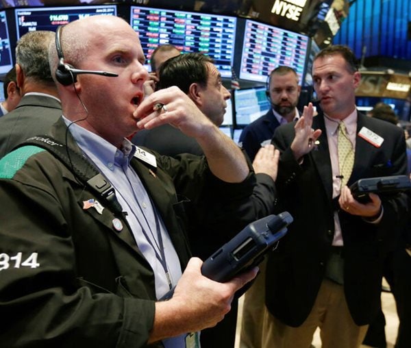 World Stocks Hover Near Records Amid Rising Tensions