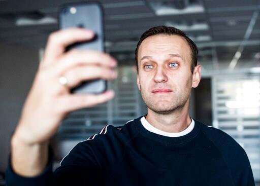 Russian Opposition Leader Navalny Leaves Jail, Goes to Rally