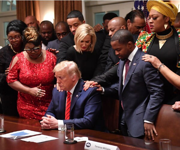 us president donald trump with black leaders in the white house 