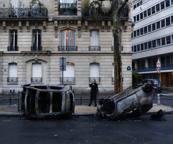 French Premier Holds Talks After Violent Protests in Paris