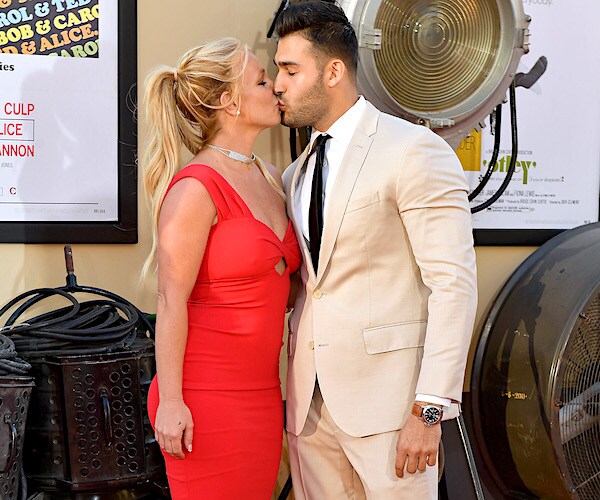 Britney Spears and her fiancé Sam Asghari share a kiss at a premiere