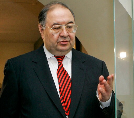 Russian Tycoon Challenges Opposition Leader in YouTube Video