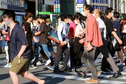 Tokyo Governor Urges Youth to Get Vaccinated to Slow Surge