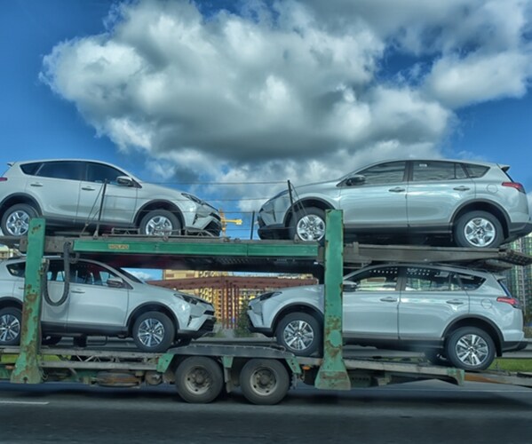 Toyota, GM Urged to Reject Trump Automobile Mileage Rollback