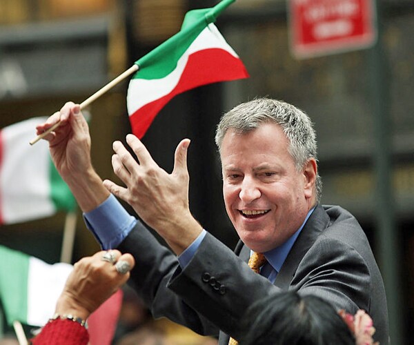 new york city mayor bill de blasio marches in the annual columbus day parade in 2014