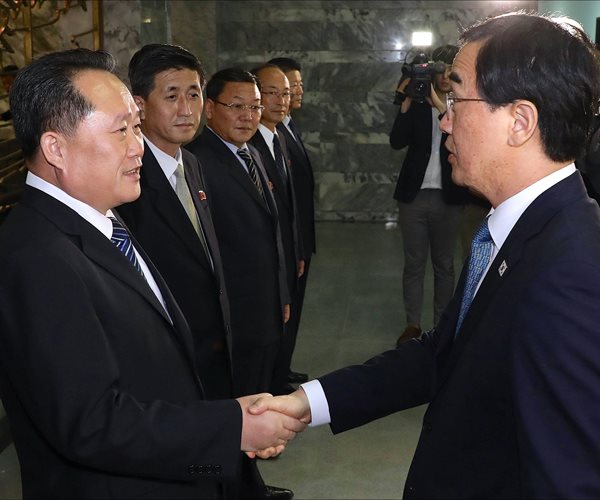 Rival Koreas to Meet in Pyongyang; Date Not Set