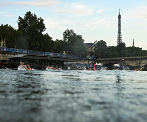 Olympic swimmers competing in the Seine River 
