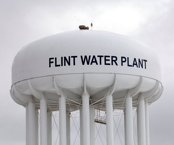 Michigan Governor Asks Obama for Federal Aid in Flint Water Crisis