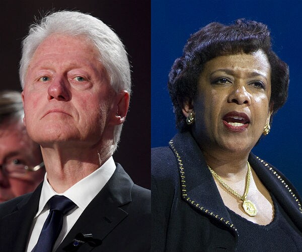 Trump Slams NYT, WashPost on Clinton-Lynch Tarmac Meeting