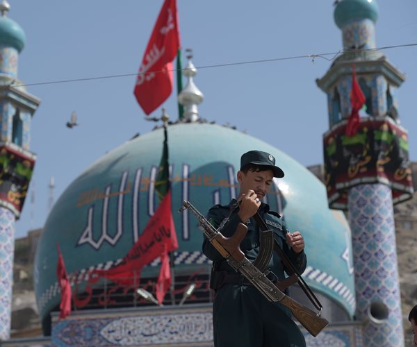 Man in Afghan Uniform Kills 1 US Soldier, 1 US Civilian