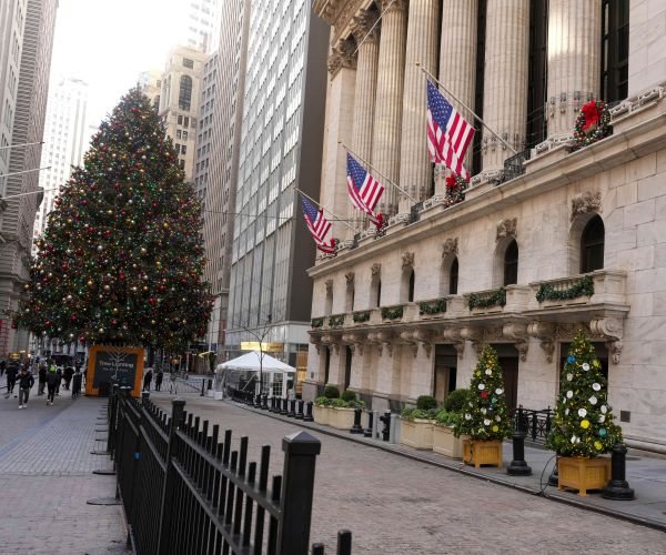 Wall Street Slides in Recession Worry Selloff