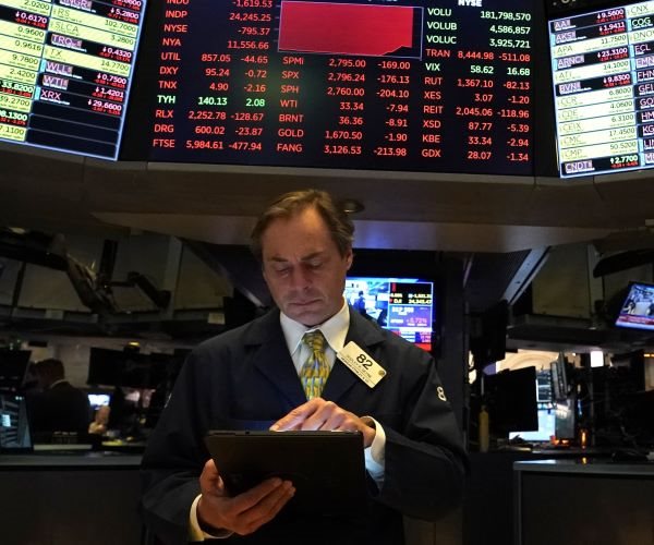 Stocks Slump on Wall Street as Fed Steps up Inflation Fight