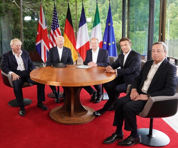 g-7 leaders hold a summit
